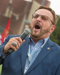 Wayne Messmer sings at IWU homecoming