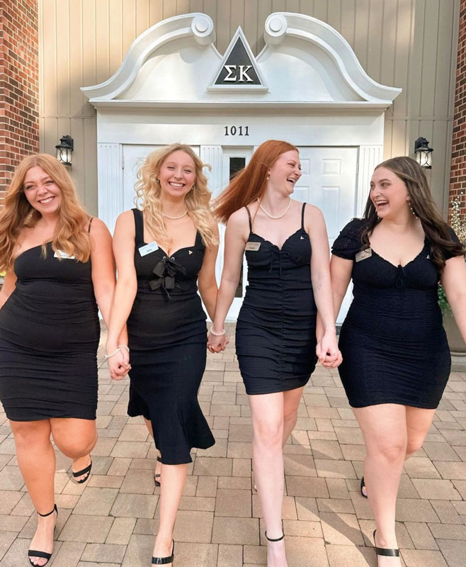 Sigma Kappa members