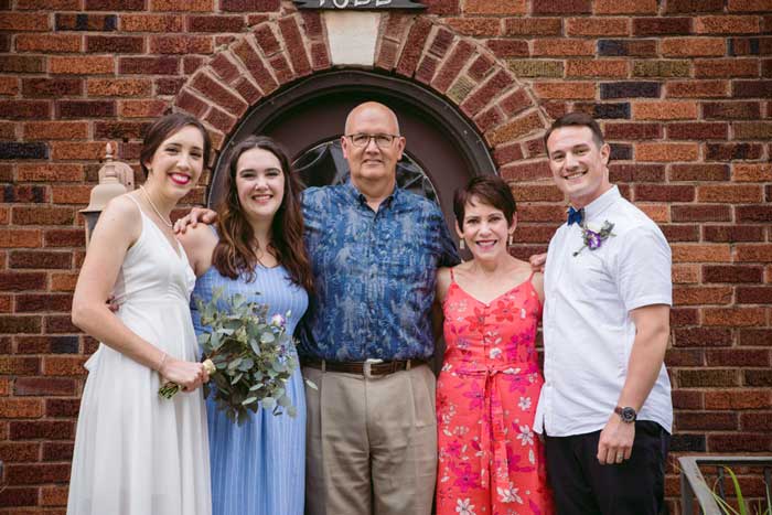 Norb and Linda Gross (center, second from right) have supported the Parent Fund since daughter Lindsay Gross ’08 (far left) attended IWU. 