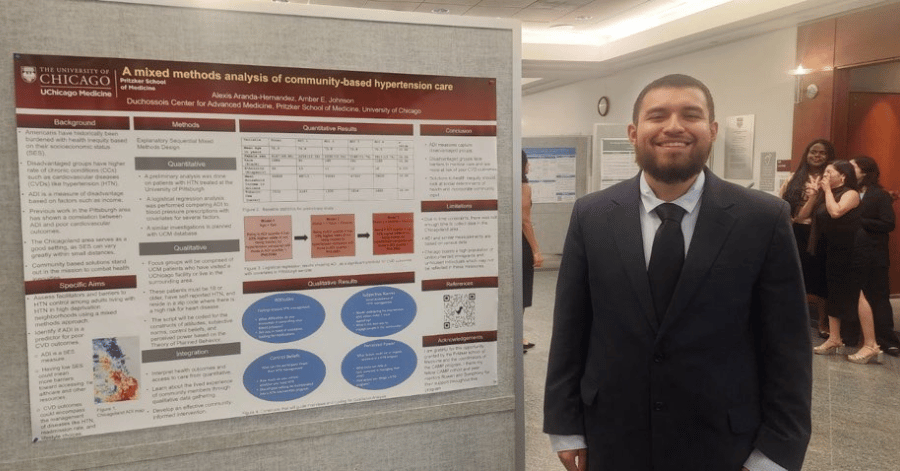 Alexis Aranda Hernandez standing with research board at University of Chicago