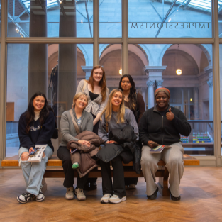 IWU students visiting art institute of Chicago